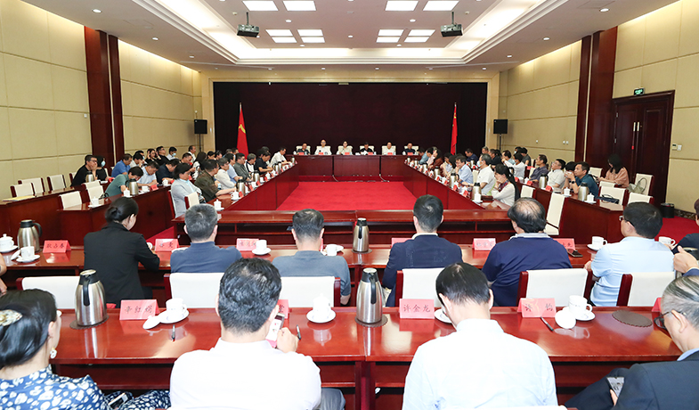 8月25日，第八届鲁迅文学奖各奖项评奖委员会最后一次全体会议在京举行