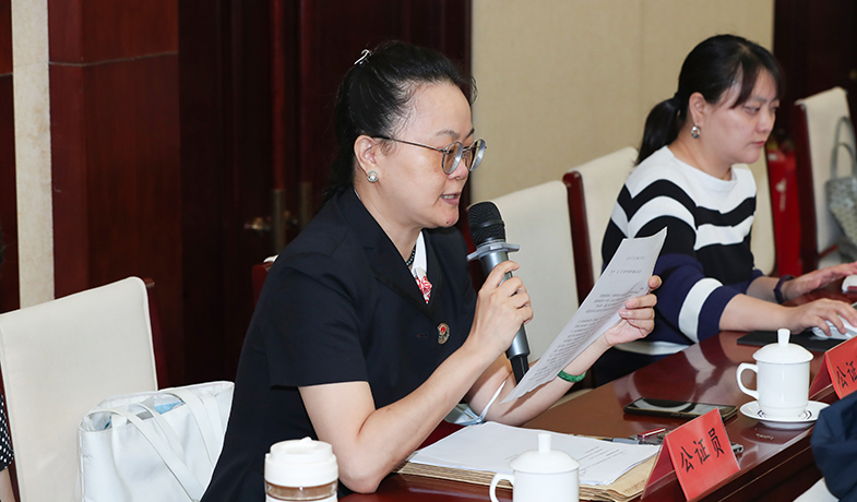 公证员宣读公证词