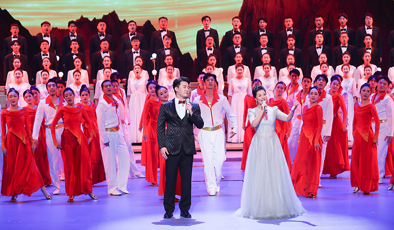 王丽达、张英席演唱歌曲《不忘初心》