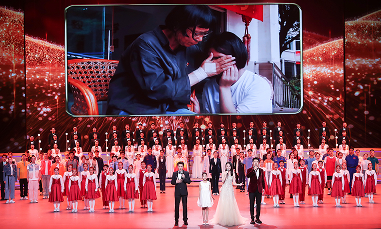 蔡国庆、龚爽、马佳、田觅蜜演唱歌曲《新征程，我们一起远航》