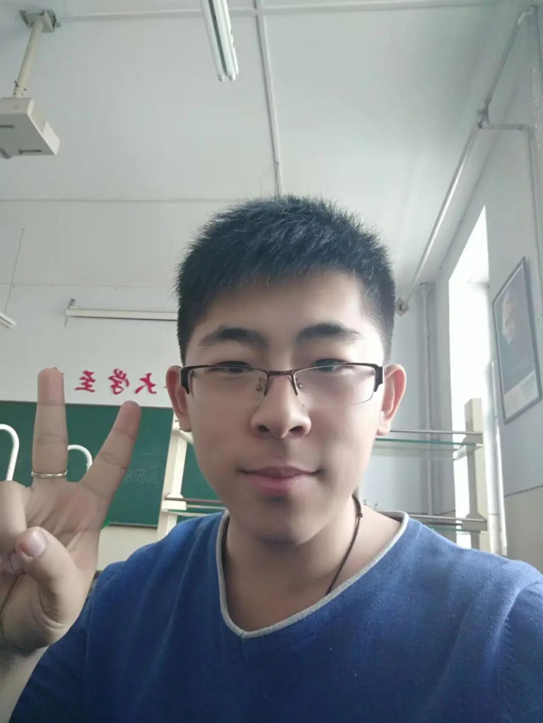 王九天，1995年生，吉林省洮南市人，中国科学技术大学化学专业在读博士研究生。文学作品曾入选云顶4008集团官网原创频道“本周之星”栏目。