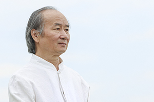 获奖作品：《本巴》作者：刘亮程         获奖感言　　我希望我的小说《本巴》也能够让更多的人关注《江格尔》，关注中国的史诗。文学对土地的回馈一如江格尔史诗中让“人人活在25岁青春”，土地上的一往无前和生老病死，被文学挽留和保存，那些只活过一世的人们，在文学中永久地活着。文学以虚构之力，护爱着这个世界的真实。