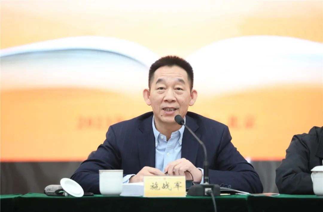 中国作协党组成员、书记处书记施战军主持活动