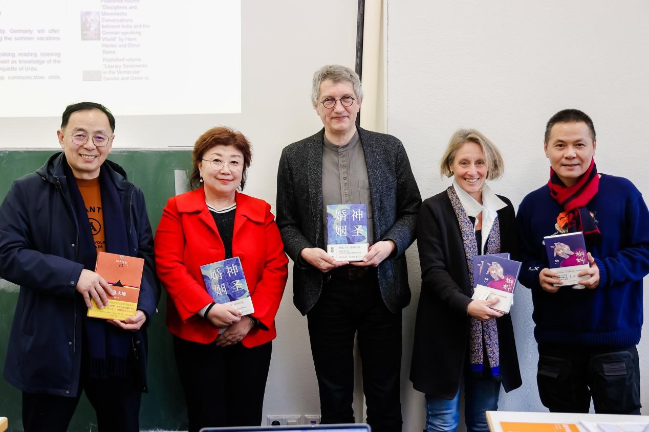 作家向海德堡大学赠书