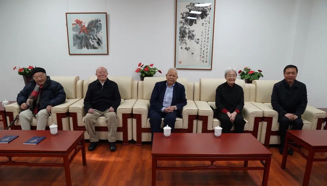 左起:钱理群、严家炎、谢冕、卢晓蓉、张宏森