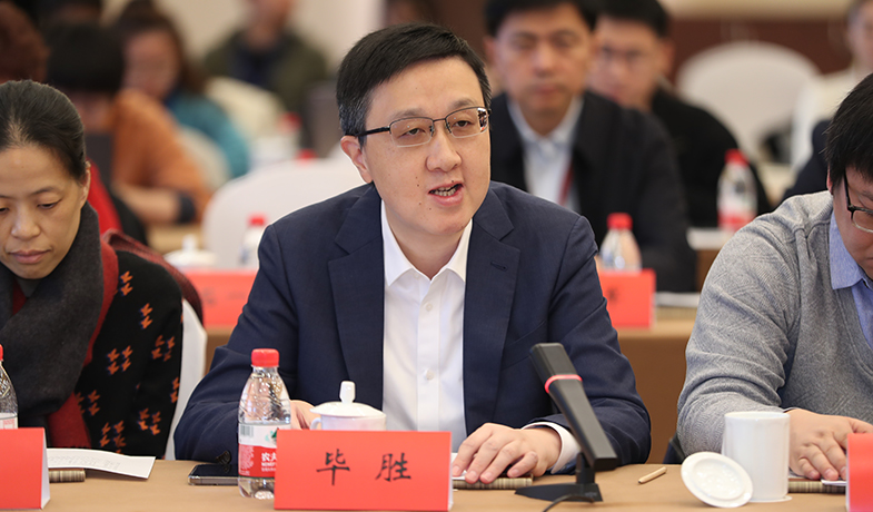 获奖作品出版社代表毕胜发言