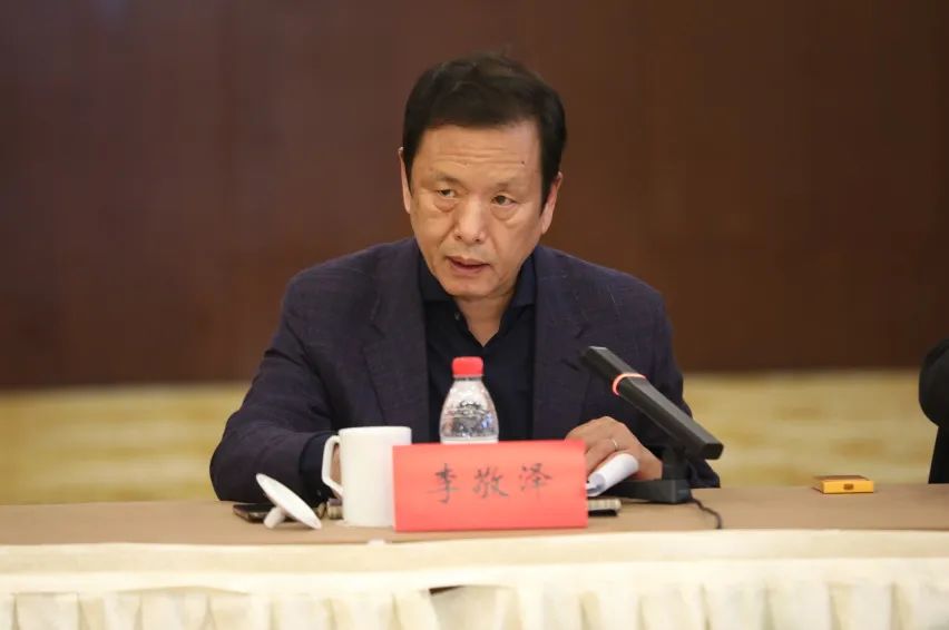 李敬泽主持会议并汇报“新时代文学攀登计划”近期工作情况