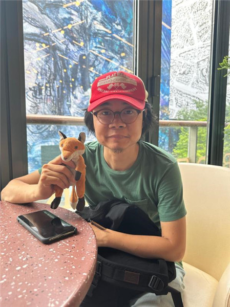 慢三,悬疑小说家,原名胡晗,1982年出生于湖南衡阳,现居苏州