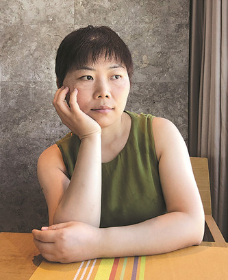 胡泊,传播学学士,比较文学与世界文学硕士,资深图书编辑。另有小说集与翻译作品出版