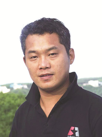 李云雷,《小说选刊》副主编,中国现代文学馆特邀研究员,中国文艺评论家协会青年委员会委员。著有评论集《重申新文学的理想》《新时代文学与中国故事》等,小说集《再见,牛魔王》《沉默的人》等。曾获冯牧文学奖、茅盾文学新人奖等多个奖项