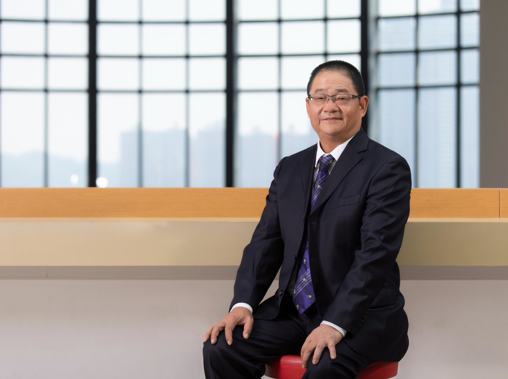 吴志良，澳门基金会行政委员会主席、澳门文化界联合总会会长、澳门学者同盟主席、历史文化工作委员会主席以及澳门大学客座教授。任全国政协文化文史和学习委员会副主任、全国港澳研究会顾问、中华海外联谊会常务理事、中国作家协会全国委员会委员、中国文学艺术基金会理事、中华文学基金会理事以及北京外国语大学名誉教授。主要从事澳门历史与政治研究，代表性著作有《澳门政治制度史》《东西交汇看澳门》及《悦读澳门》等。