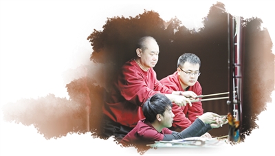 图为在中国非遗馆内,非遗传承人现场表演北京皮影戏。 中国非遗馆供图