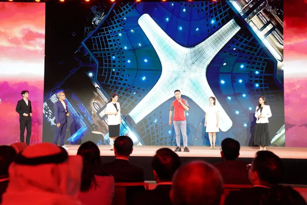 王二冬及杭州本地朗诵家共同朗诵了《中国快递员》一诗