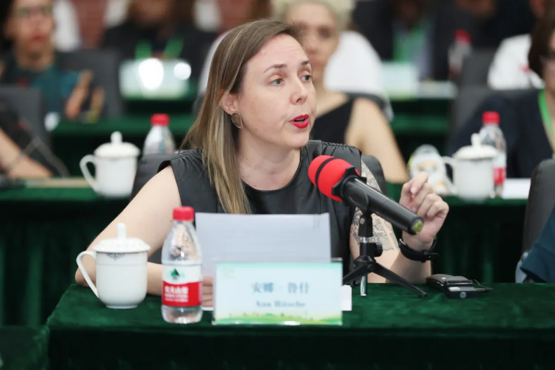 巴西诗人安娜·鲁什