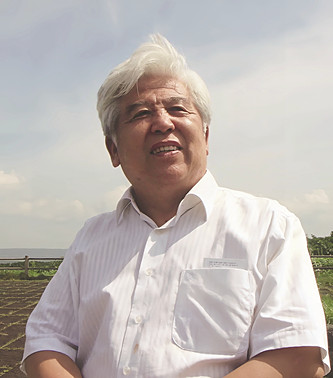 马振声 1939年生于北京,1964年本科毕业于中央美术学院中国画系,同年考入中央美术学院中国画系首届研究生,师从蒋兆和教授,专攻水墨人物画。1973年调入四川省美协从事专业美术创作。1994年起受聘任教于北京语言大学艺术系。曾任北京语言大学艺术学院名誉院长、重庆国画院名誉院长、中央文史研究馆书画院名誉院长。现为中国美协蒋兆和艺术研究会会长、重庆市美协名誉主席,中央文史研究馆馆员、国家一级美术师。其作品曾多次入选全国美展、中国画百年展等全国性大展并获奖,多次在国内外举办个展或联展,多幅作品被中国美术馆等单位收藏。