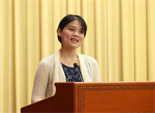 李春华（李琸）：从一个人的戈壁走向文学的绿洲　　至今我不敢称自己为作家，对我而言，这是一个非常神圣的字眼……[详细]