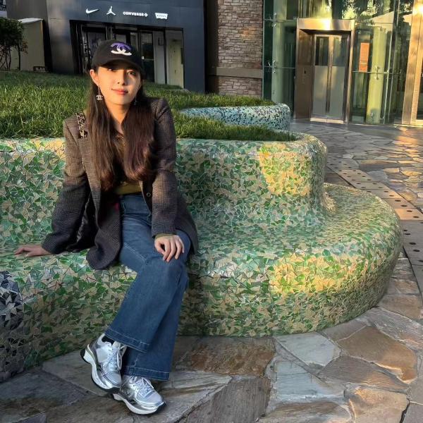 小珂，1988年生于北京，2018年开始写作，作品曾发表于《收获》《十月》《长江文艺》等杂志