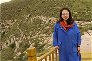 报告文学奖:《让世界看见》
作者:牛海坤(蒙古族)
获奖感言在创作的过程中,我不停地走近不同的人群,与农牧民、残疾人、非遗传承人、驻村干部等等深入交谈,认真倾听他们内心深处的渴望。我要感谢这些勇敢昂扬的人们,是他们用自己的行动诠释了时代,也诠释了生命的力量和价值。