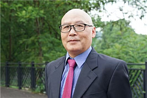 长篇小说奖：《烟雨漫漓江》 作者：光盘（瑶族）         获奖感言每一次走近漓江，她的柔软细绵，她的安静和美，她柔中带刚的母性力量，无不撞击我的心灵。有道是脚板底下出新闻，同样，文学也需要脚板丈量大地。