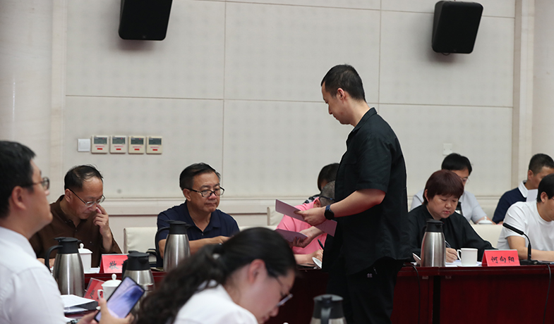 联络员分发选票