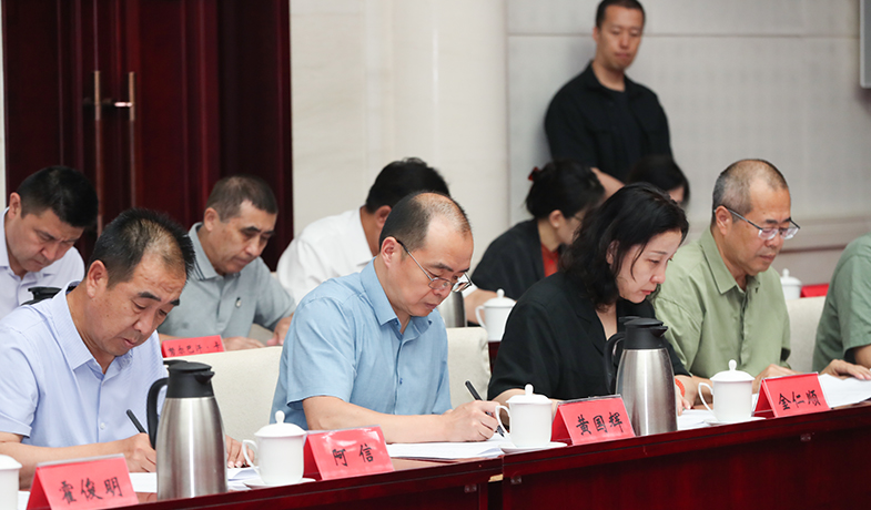 评委们填写选票