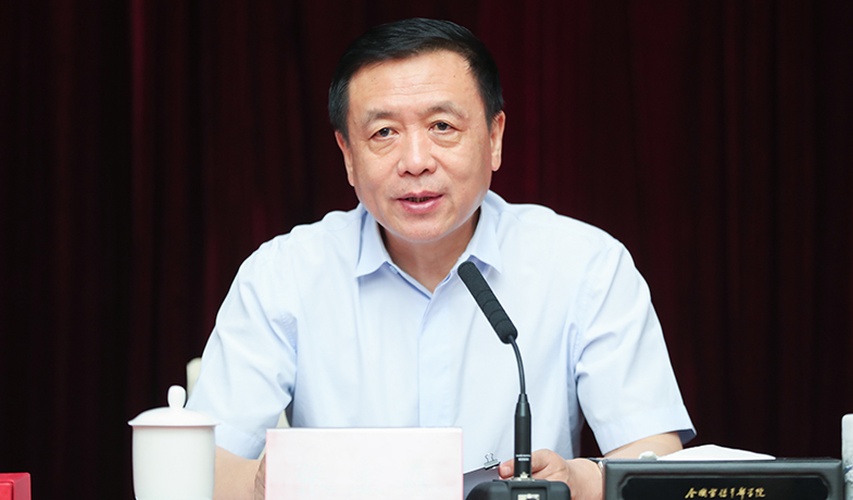 7月31日,评奖委员会名誉主任张宏森在评奖委员会第五次全体上讲话