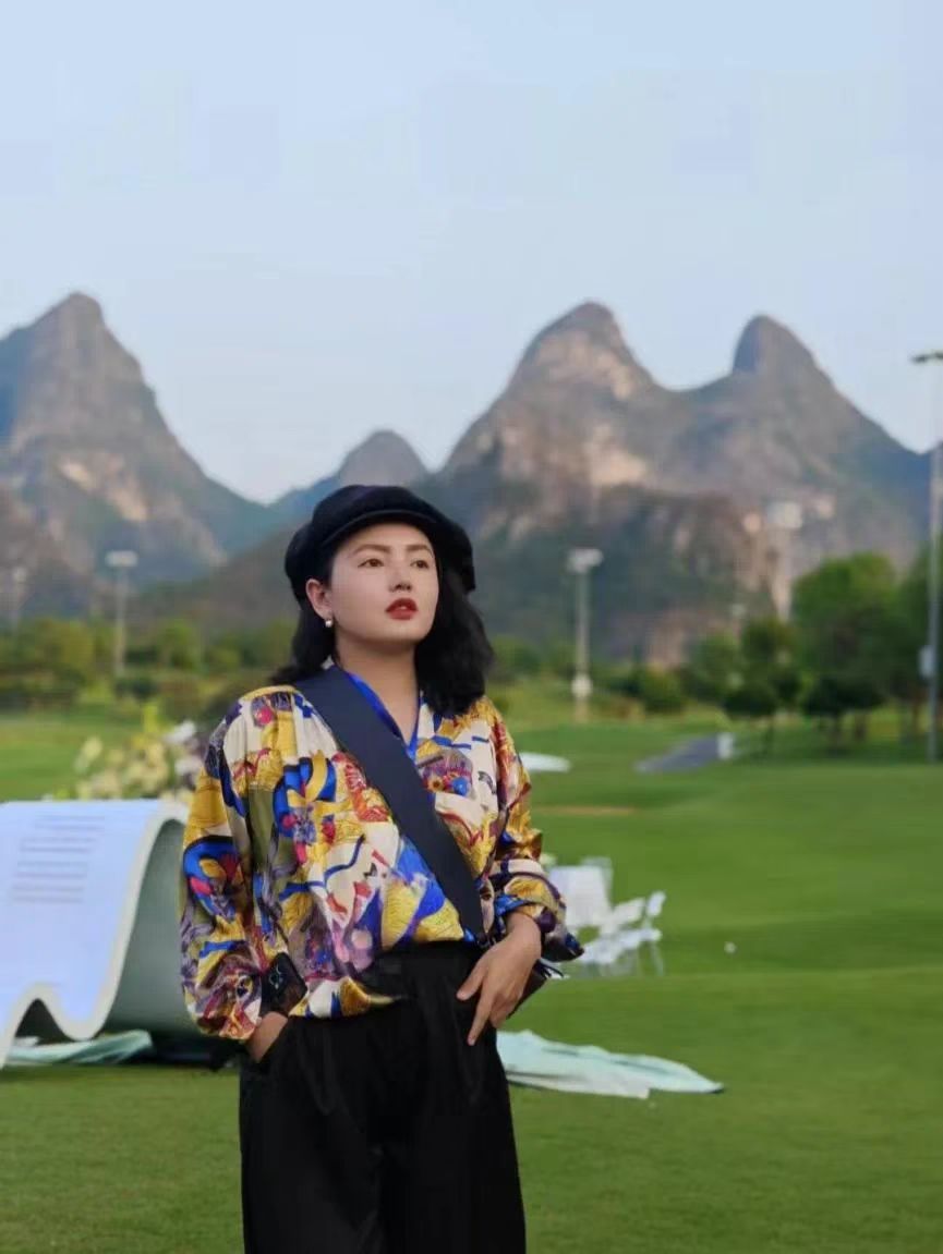 罗嫕 ,广西广播电视台综艺旅游频道副总监、《2024中国文学盛典·骏马奖之夜》执行导演。