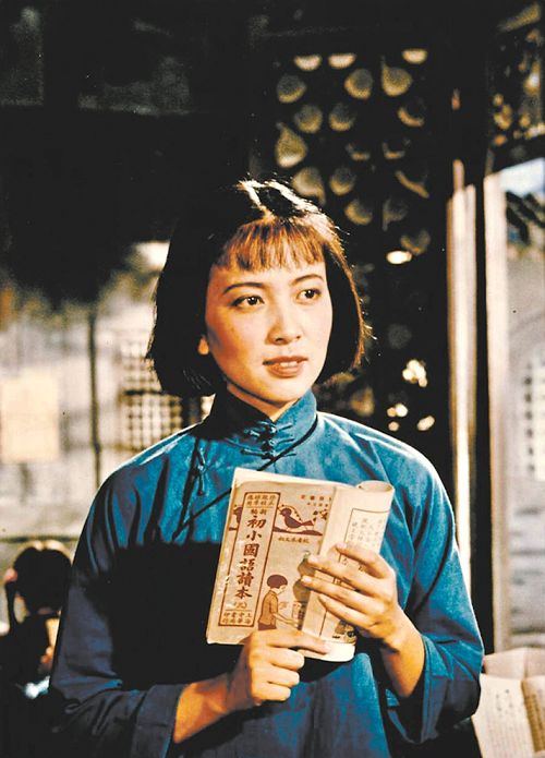 一九五九年,由杨沫编剧,崔嵬和陈怀皑执导,北京电影制片厂出品的电影《青春之歌》上映,谢芳饰演林道静