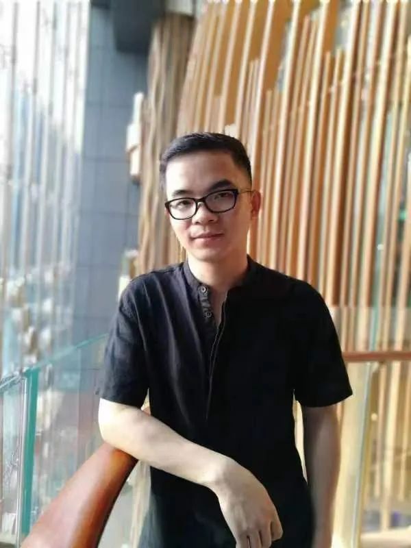 唐诗人,中国作家协会会员,广州市文艺评论家协会理事、暨南大学文学院副教授