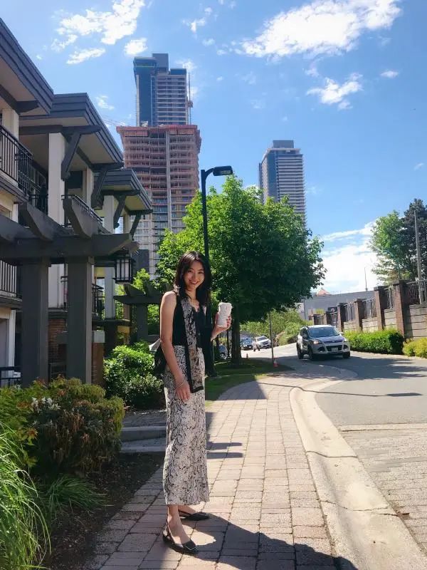 蒋在，小说见于《人民文学》《十月》《当代》《钟山》等。出版小说《街区那头》《飞往温哥华》。诗集《又一个春天》。曾获“山花文学双年奖”新人奖，钟山之星文学奖，西湖新锐文学奖等。牛津大学罗德学者提名。北京老舍文学院合同制作家。首师大外国语言学及应用语言学在读博士。