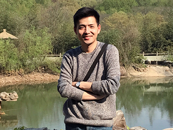 刘康：诗是诗人自我对话的加密文本