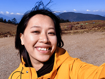 马林霄萝：在词语重量与时代尘埃之间寻找支点