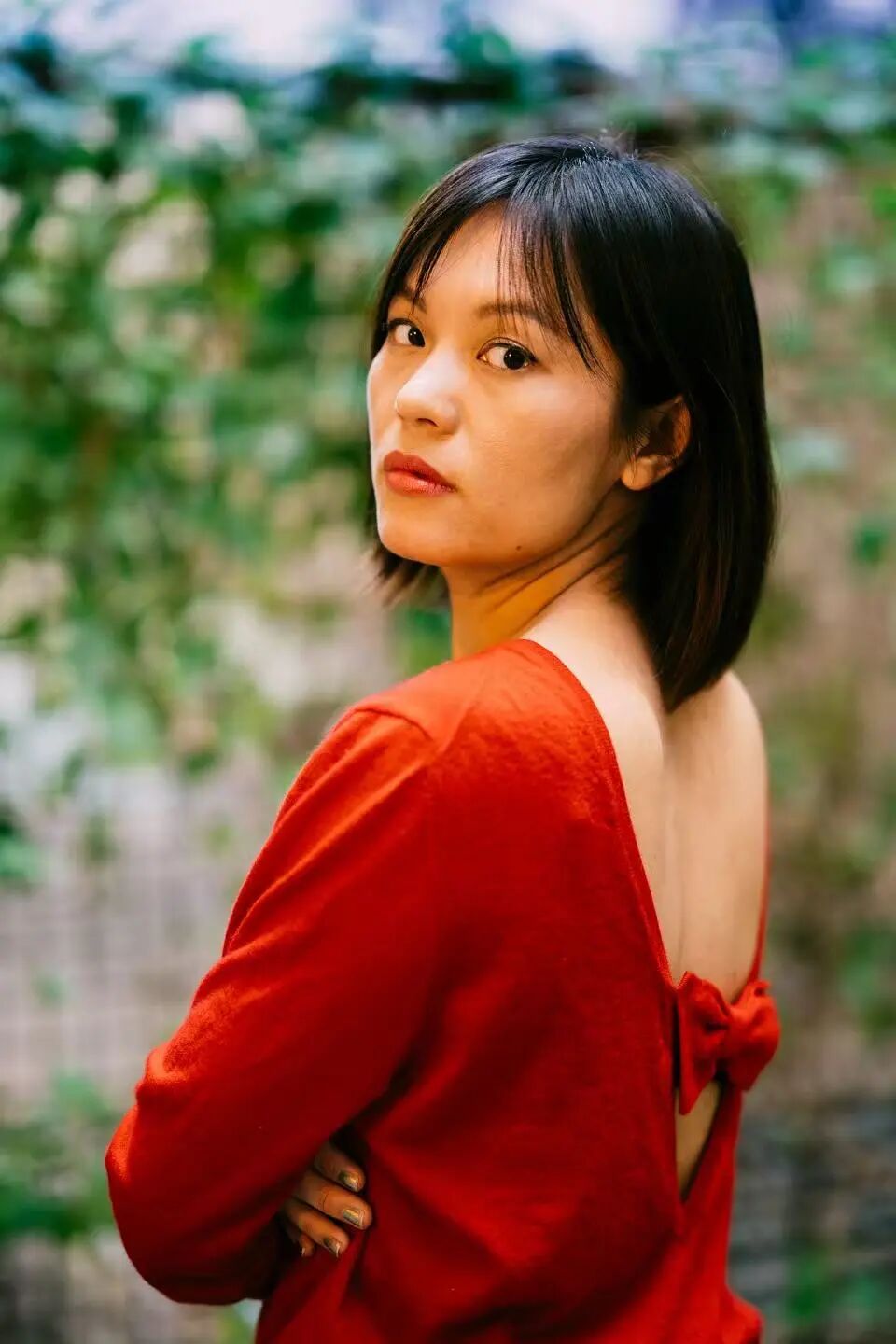 春树,80后作家、诗人。出生于山东,在北京度过少年及青春期。2015年搬到柏林暂居。已出版长篇小说《北京娃娃》《乳牙》等六部,另有个人诗集两部及散文集若干。其小说已在二十几个国家翻译出版。