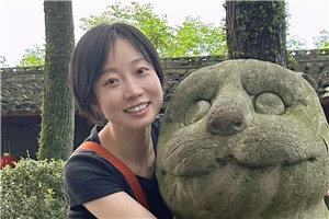 童话：获奖作品《外婆变成了麻猫》作者：慈琪         获奖感言关于外婆的童话获奖了，我心中百感交集。我无法和外婆分享喜悦，因为她不会知道发生了什么，即便知道，也会很快忘记。如今的她，生活在许多“全新”的一分钟里，高兴是一分钟，生气是一分钟……