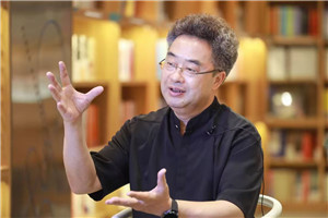 小说：获奖作品《方一禾，快跑》作者：祁智         获奖感言我小的时候，父亲在外地做教师，我和妈妈生活在乡下。妈妈身体很差。经常救护车突然呼啸而来又呼啸而去，把妈妈接走了。过几天，救护车又突然呼啸而来、呼啸而去。下午放学回家，我看到妈妈躺在床上，虚弱得像一张纸。