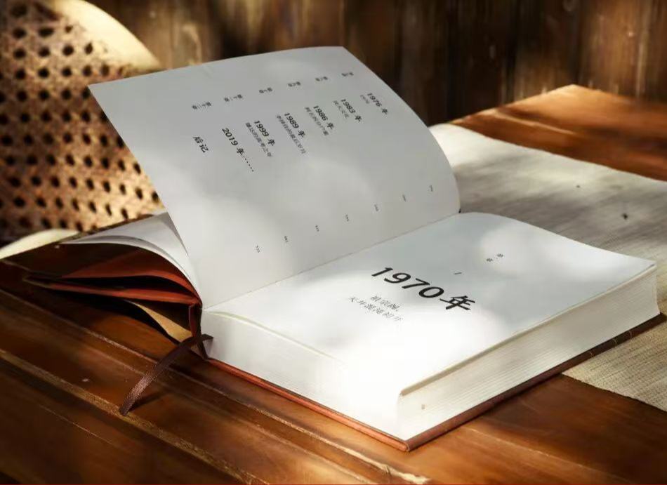 《璩家花园》：雅要雅得透，俗也要俗得透活跃在璩家花园里的各色人等构成了一个具体而微的市井社会，开启了各自的市井人生。[详细]