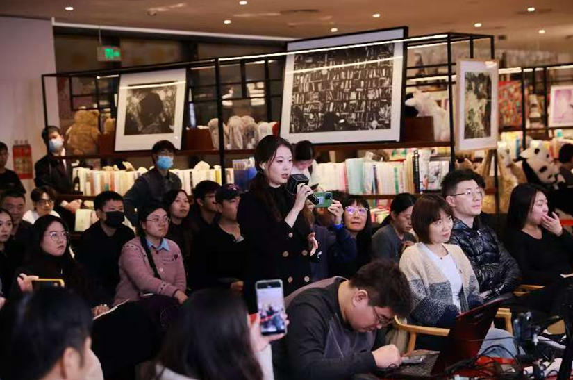 与读者现场互动