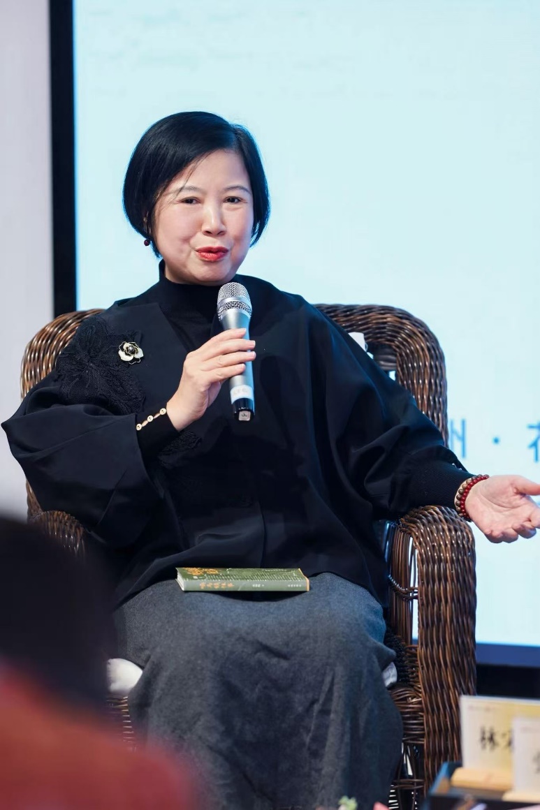 穿黑色衣服的人在打电话

AI 生成的内容可能不正确。