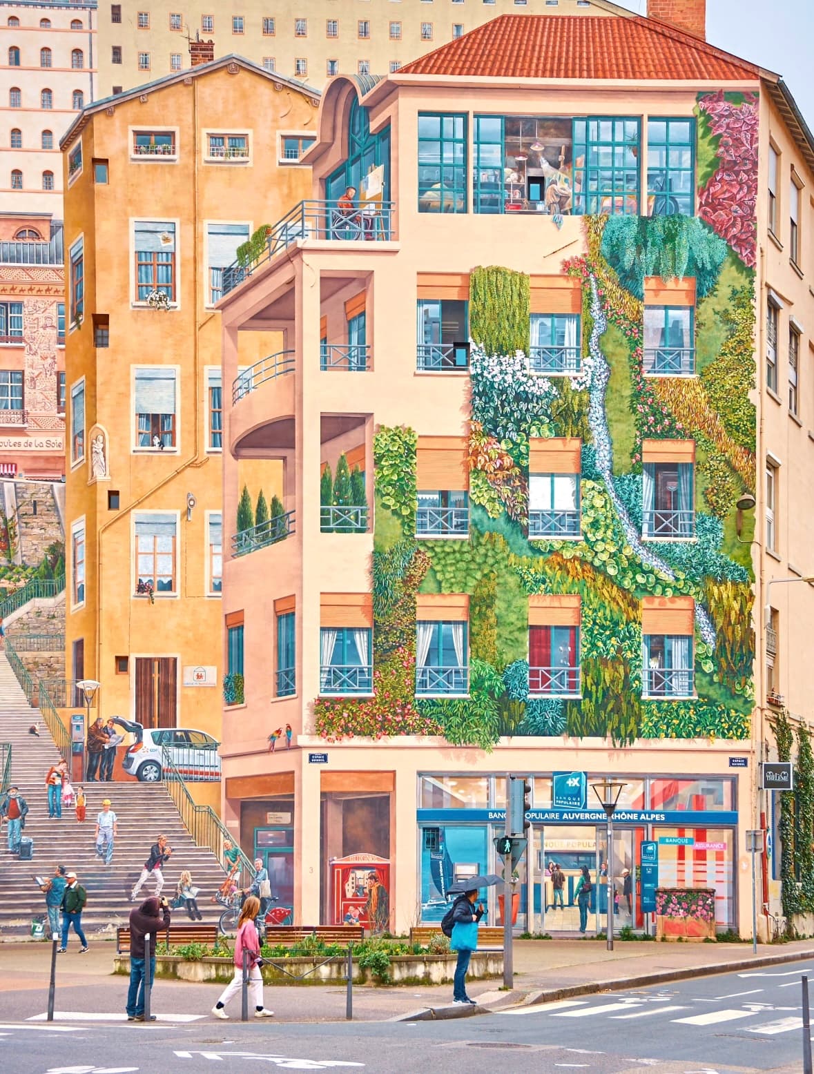 里昂街头的壁画墙