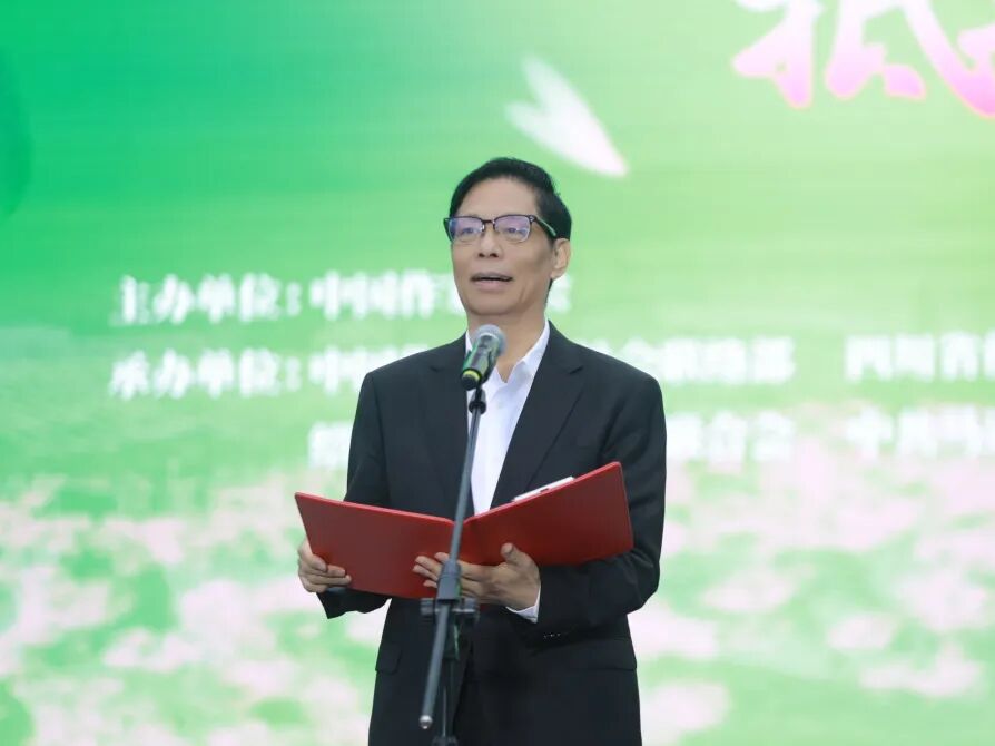 中国作协党组成员、书记处书记李一鸣讲话