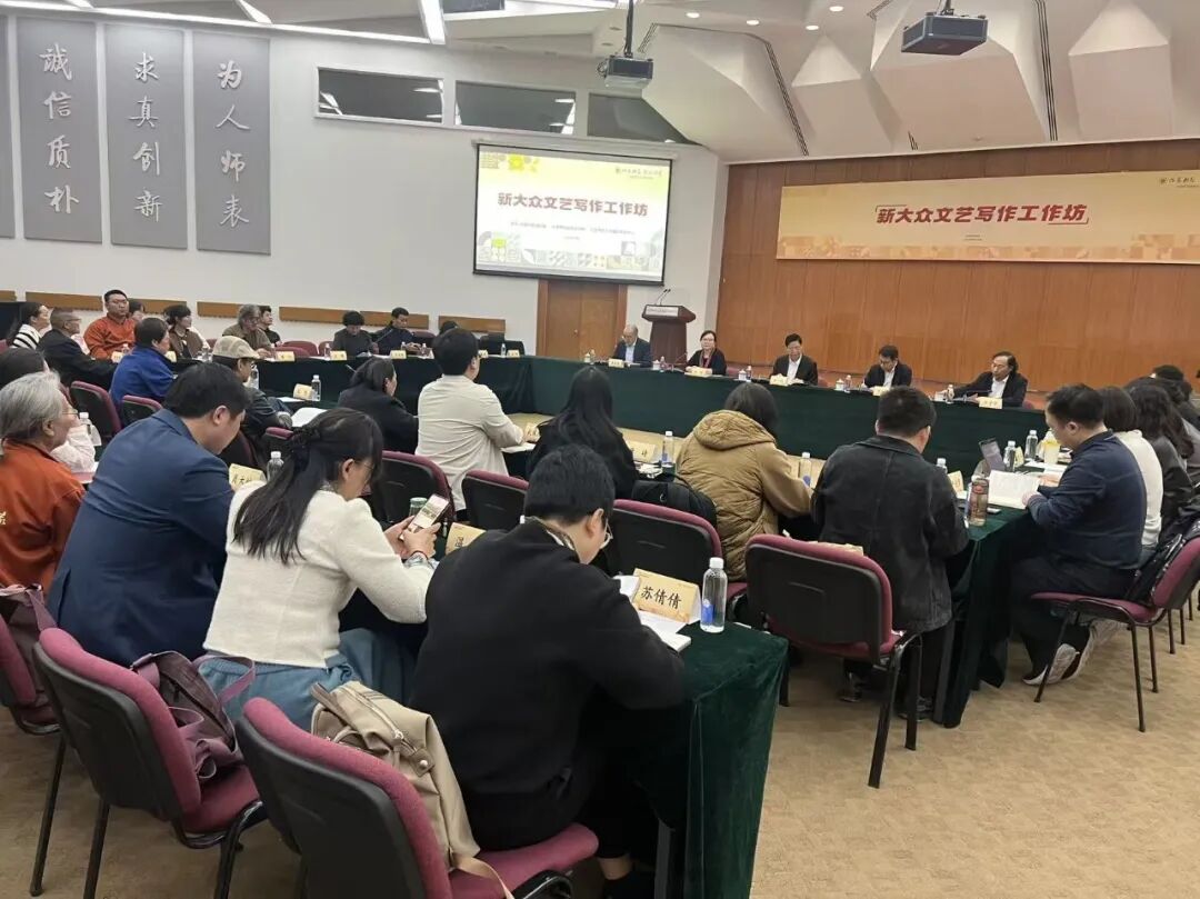 “提起笔，就不要忘记人”