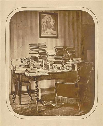 陀思妥耶夫斯基书房旧照，1881年摄于旧鲁萨。19世纪70年代，作家曾在此居住并创作小说《群魔》等作品。