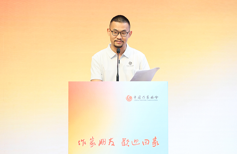 林檎作为作家代表发言