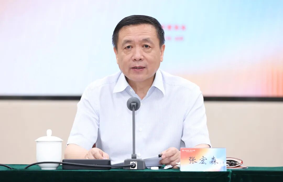 张宏森出席座谈会并讲话