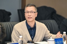 斯继东：写作，如西西弗推石头上山另一方面，可能也是我把写小说这件事看得太重了，太过“敬惜字纸”。总怕写出烂作品……[详细]