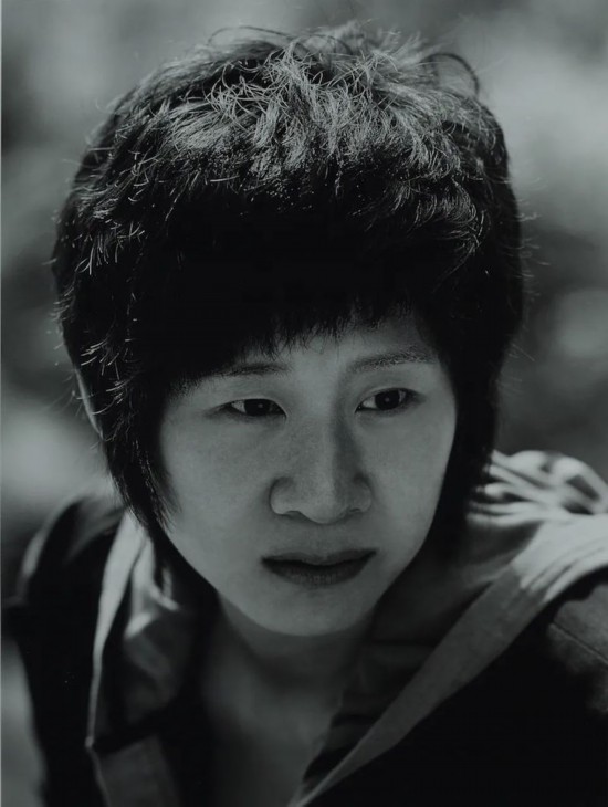 逄小威《乐靖宜》96x72cm&nbsp;摄影 2007年4月21日&nbsp;中华艺术宫（上海美术馆）藏